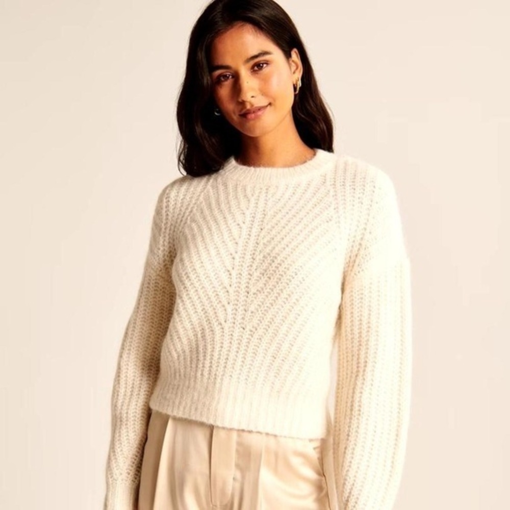 Abercrombie and Fitch Alpaca Blend Crop Cable Knit Sweater in Cream Extra Small